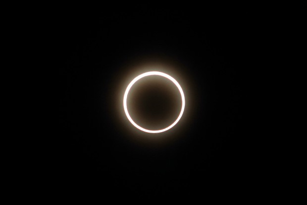 Annular-solar-eclipse-ring-of-fire-db02a02.jpg
