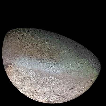 450px-Triton_moon_mosaic_Voyager_2_(large).jpg